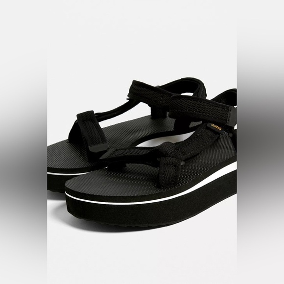 Teva Flatform Universal Mesh Print Strap Sandals - Picture 2 of 9